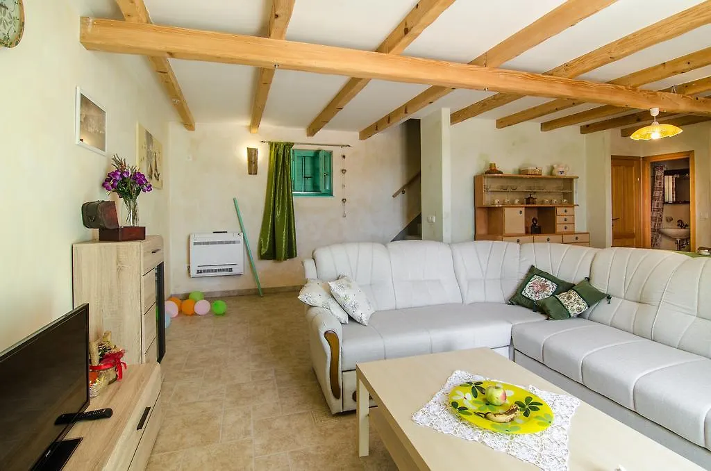 House Ulika Holiday home Sisan