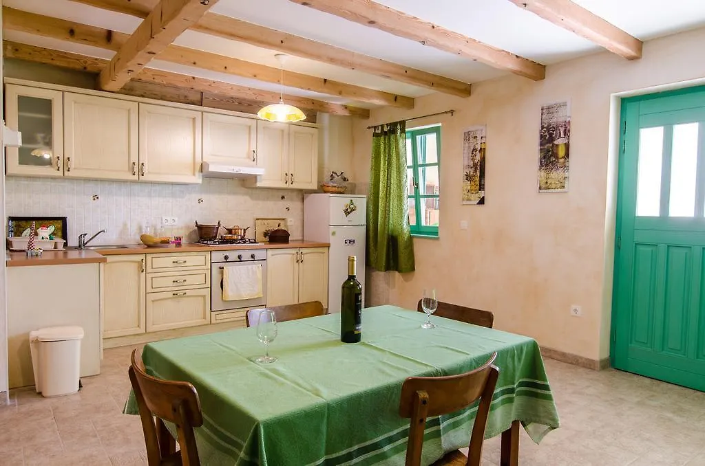House Ulika Holiday home Sisan
