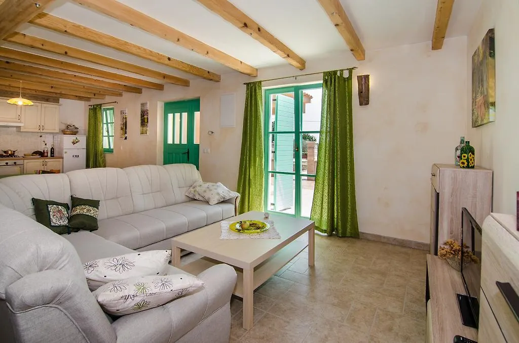 House Ulika Holiday home Sisan 0*,