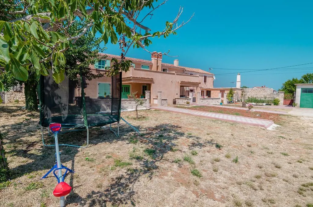 House Ulika Holiday home Sisan
