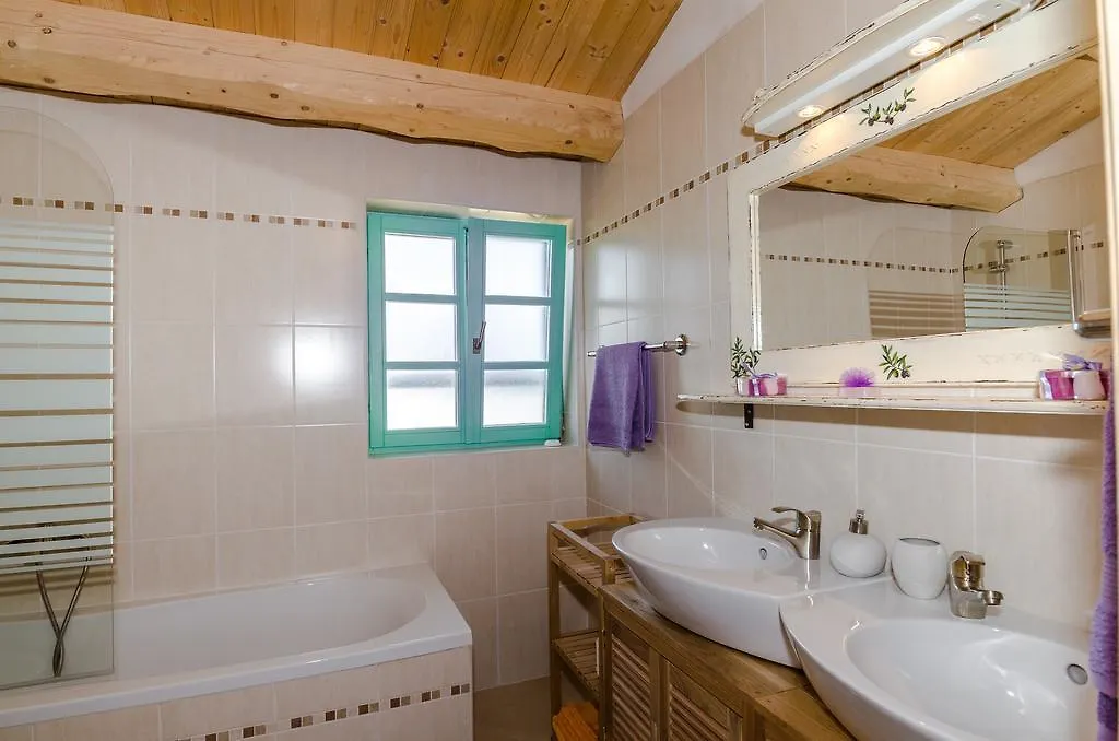 House Ulika Holiday home Sisan
