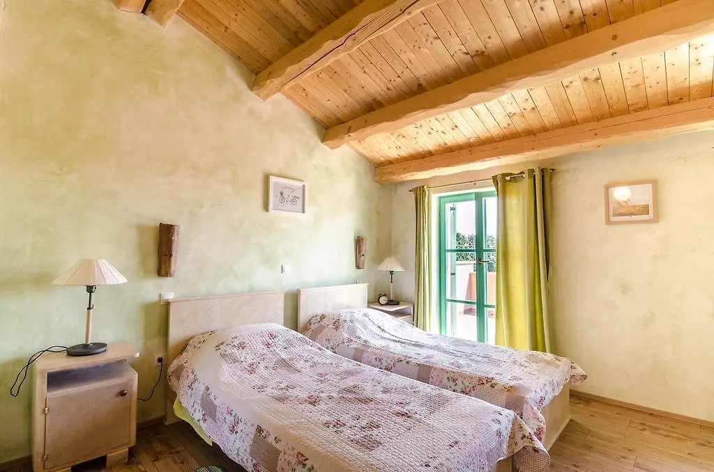 House Ulika Holiday home Sisan