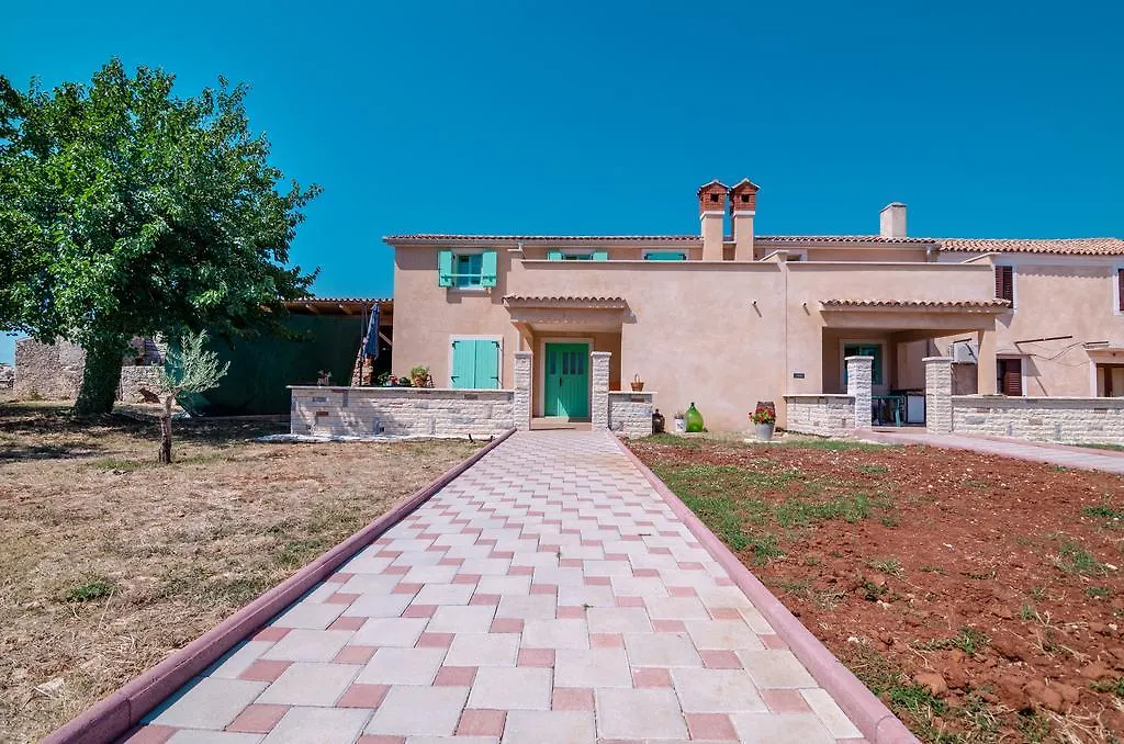 House Ulika Holiday home Sisan