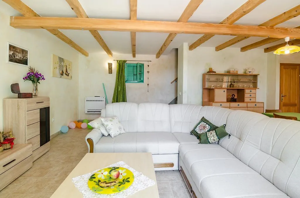 House Ulika Holiday home Sisan