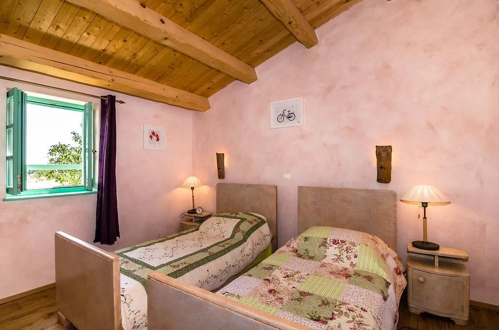 House Ulika Holiday home Sisan