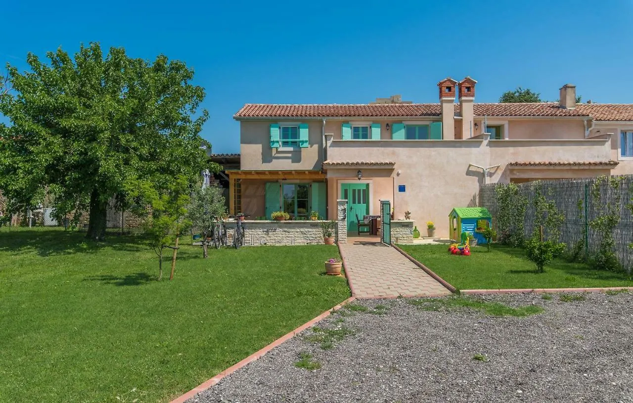 House Ulika Holiday home Sisan