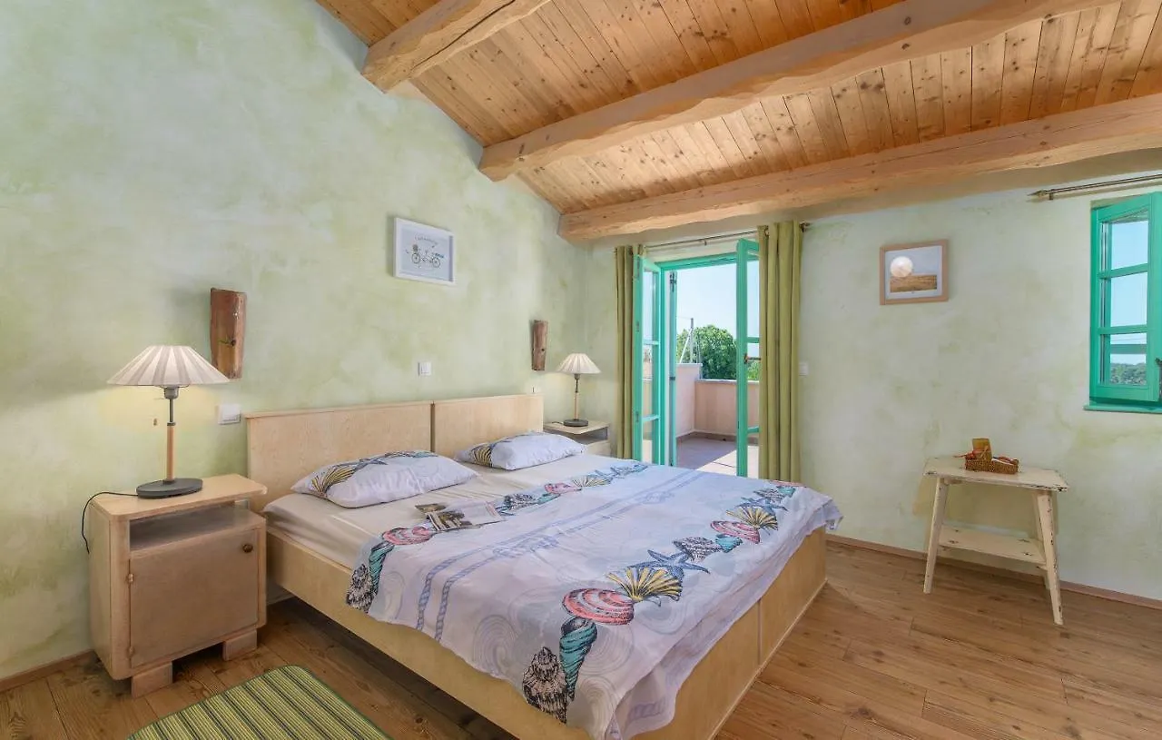 House Ulika Holiday home Sisan