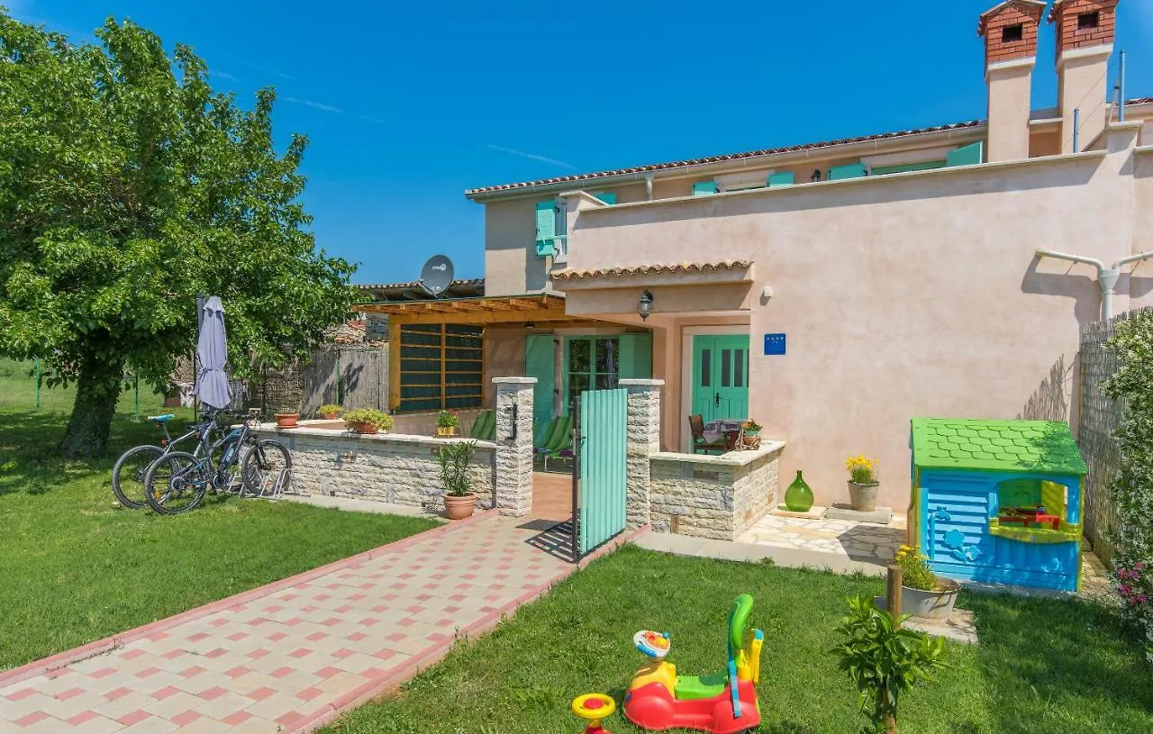 House Ulika Holiday home Sisan