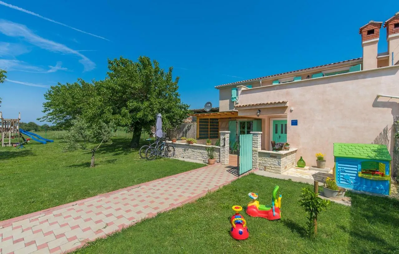 House Ulika Holiday home Sisan