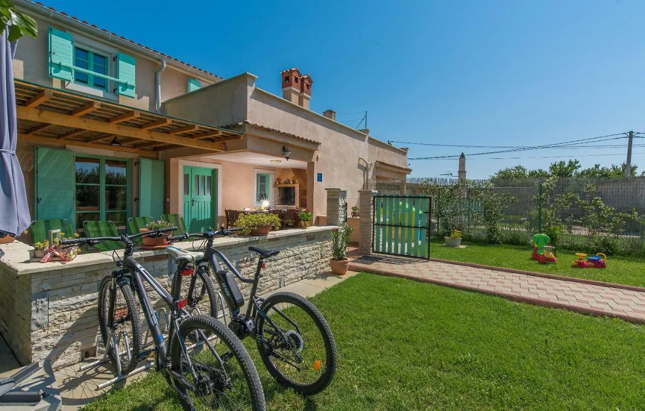 House Ulika Holiday home Sisan