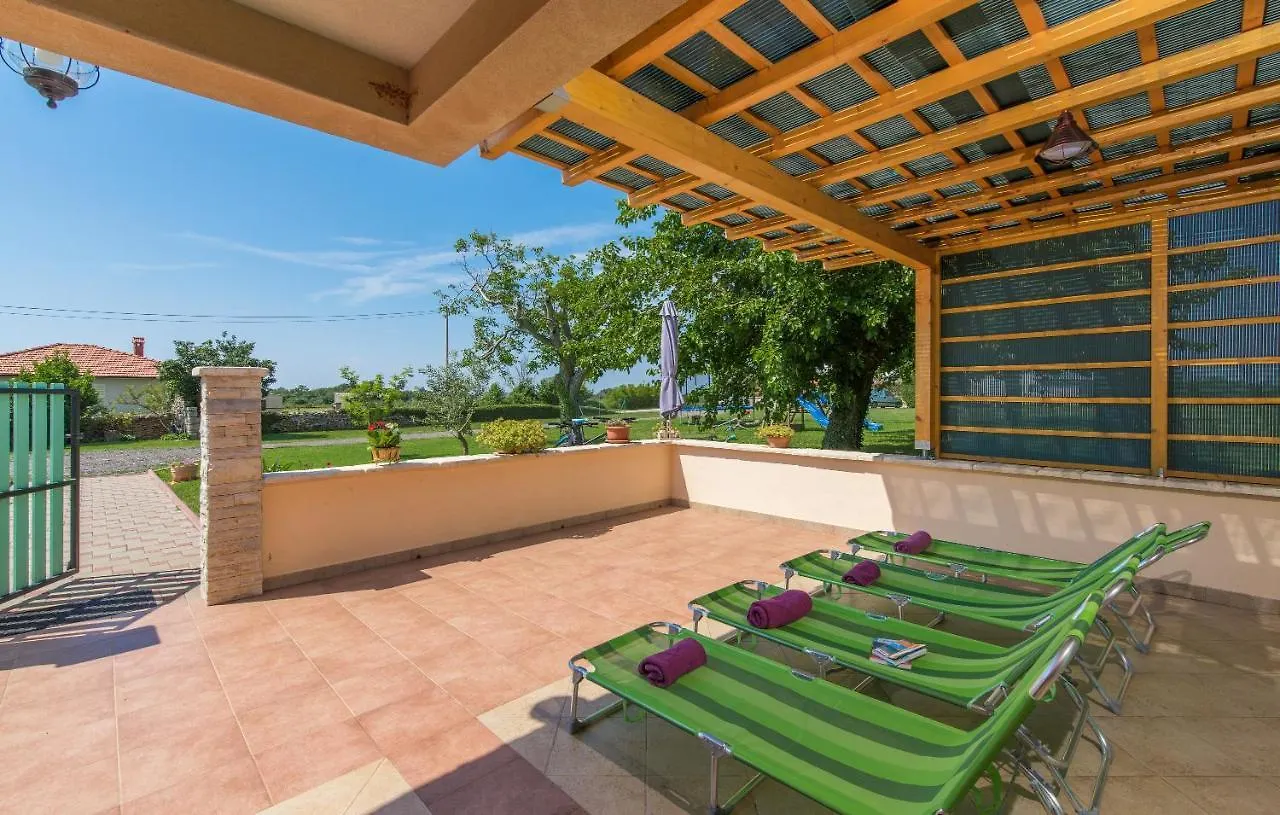 House Ulika Holiday home Sisan